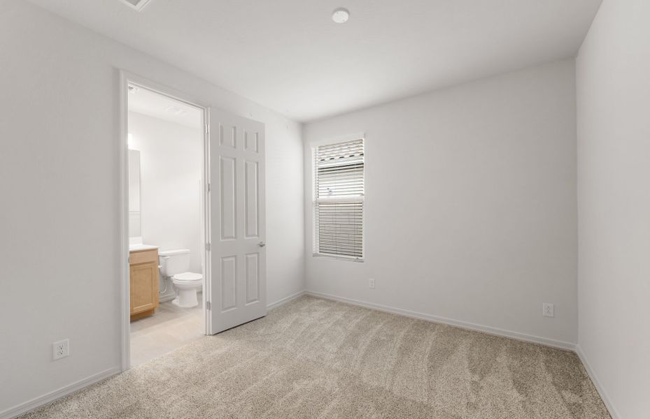 Spacious, unfurnished interior of a new home in Allen Ranches, Litchfield Park (Image 20).