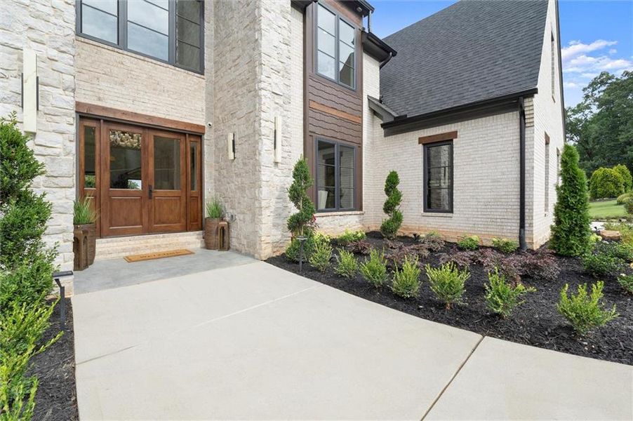 Exterior details and patio area of a home in , Alpharetta (Image 40).