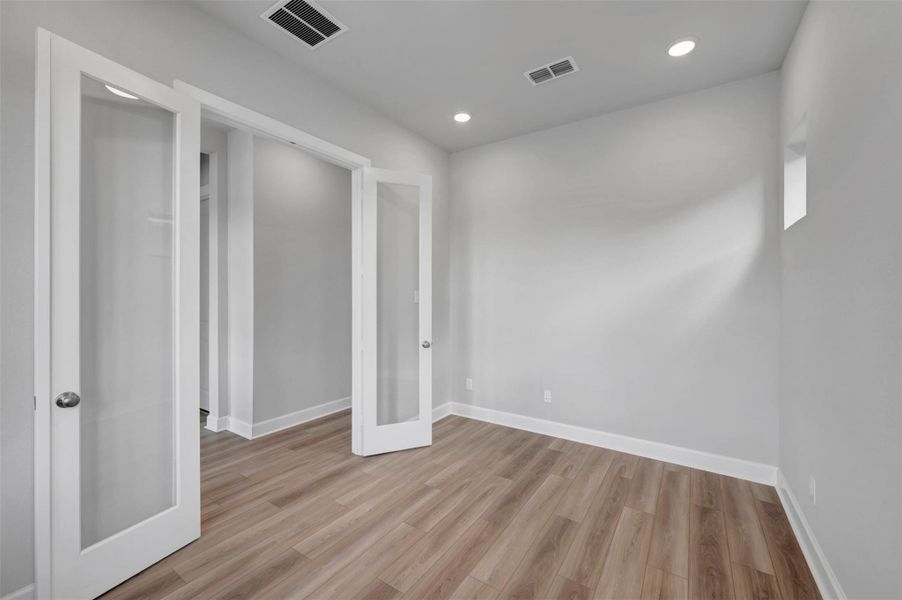 Spacious, unfurnished interior of a new home in Sienna - Landmark Row Collection, Missouri City (Image 13).