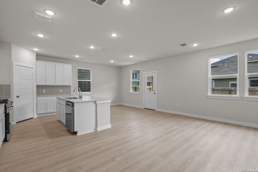 Spacious, unfurnished interior of a new home in Senna, Leon Valley (Image 26). Spacious, unfurnished interior of a new home in Senna, Leon Valley (Image 26).