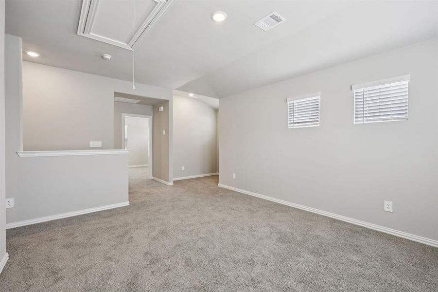Spacious, unfurnished interior of a new home in Westmoor, Sherman (Image 26).
