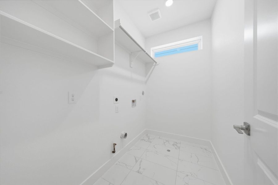 Spacious, unfurnished interior of a new home in , Houston (Image 20).