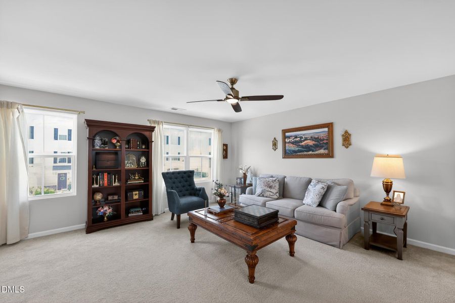 07_424_Emerald_Shire_Wy-Living_room-1150 07_424_Emerald_Shire_Wy-Living_room-1150