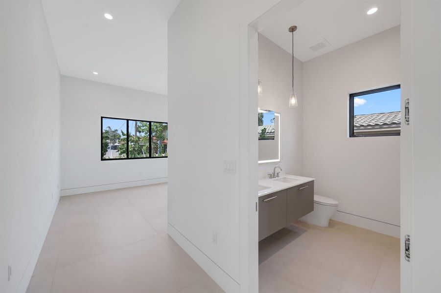 2612 Northeast 4th St - 74.jpg-FULL