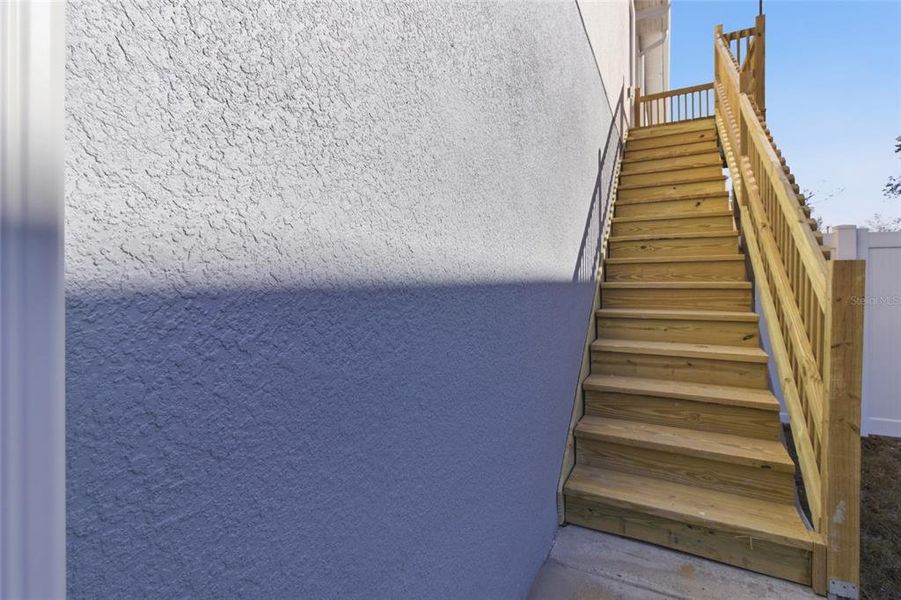 Exterior details and patio area of a home in , St. Petersburg (Image 24).