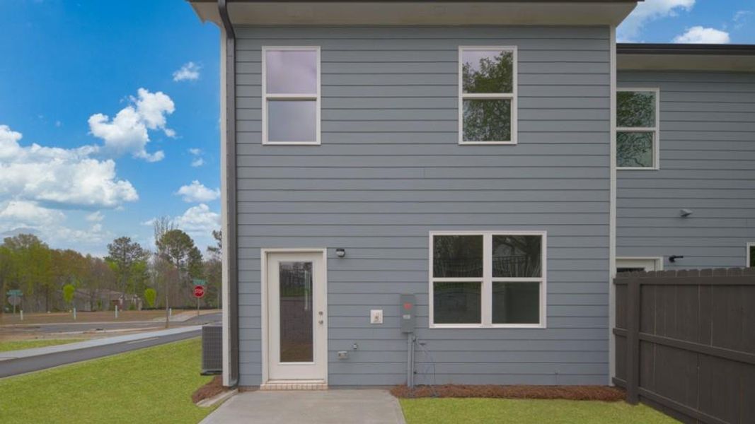 Exterior details and patio area of a home in Roseleigh Park, Douglasville (Image 3).
