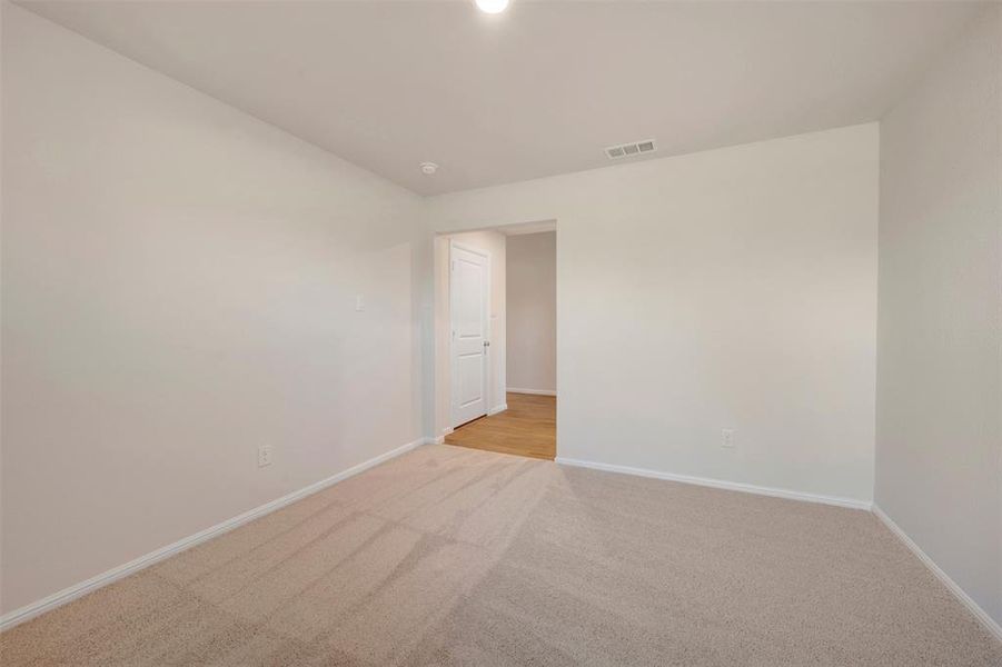 Spacious, unfurnished interior of a new home in Tarrytown, Crowley (Image 31).