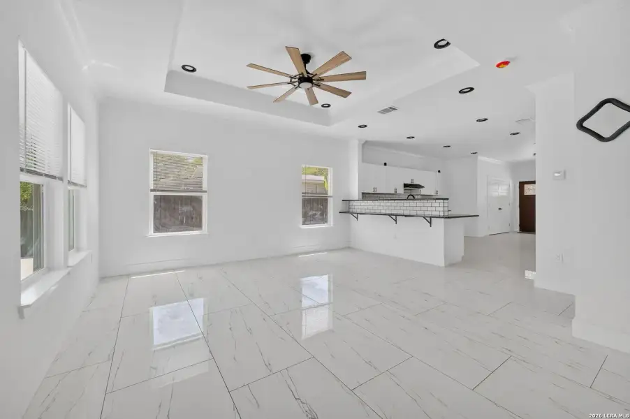 Spacious, unfurnished interior of a new home in , San Antonio (Image 10).