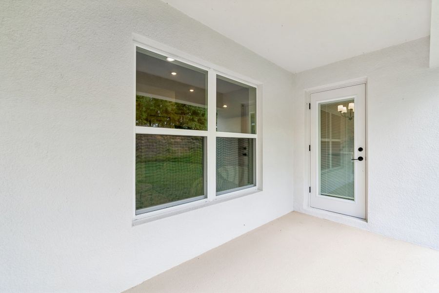 Exterior details and patio area of a home in Abbey Glen, Dade City (Image 29).