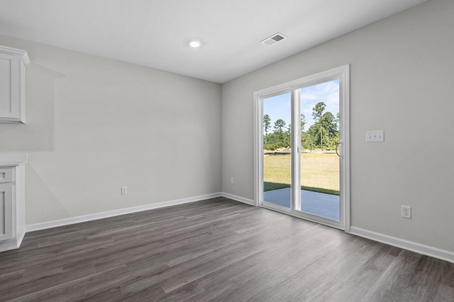 Spacious, unfurnished interior of a new home in Harmon Hill Estates, Hopkins (Image 18).