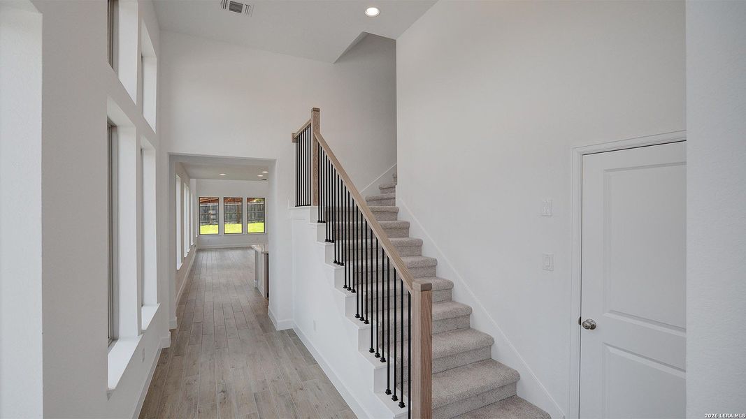 Spacious, unfurnished interior of a new home in Ladera, San Antonio (Image 19).