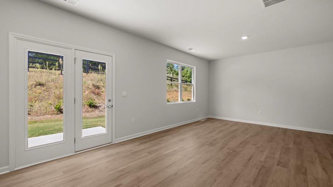 Spacious, unfurnished interior of a new home in Oakleigh Glen, Dallas (Image 15).
