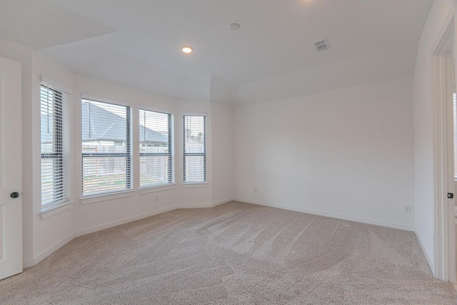 Spacious, unfurnished interior of a new home in , Porter (Image 29).