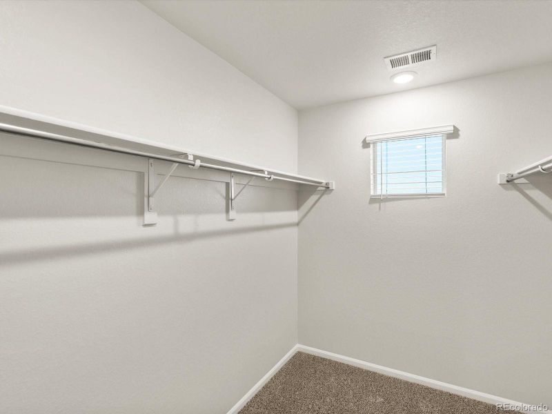 Spacious, unfurnished interior of a new home in , Aurora (Image 16).