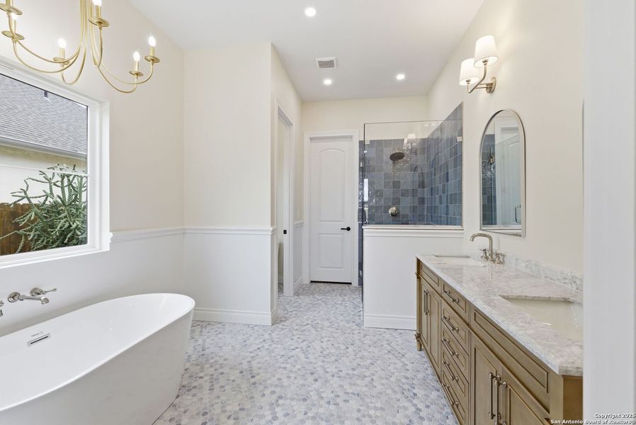 Furnished interior view inside a new home in , Bandera (Image 15).