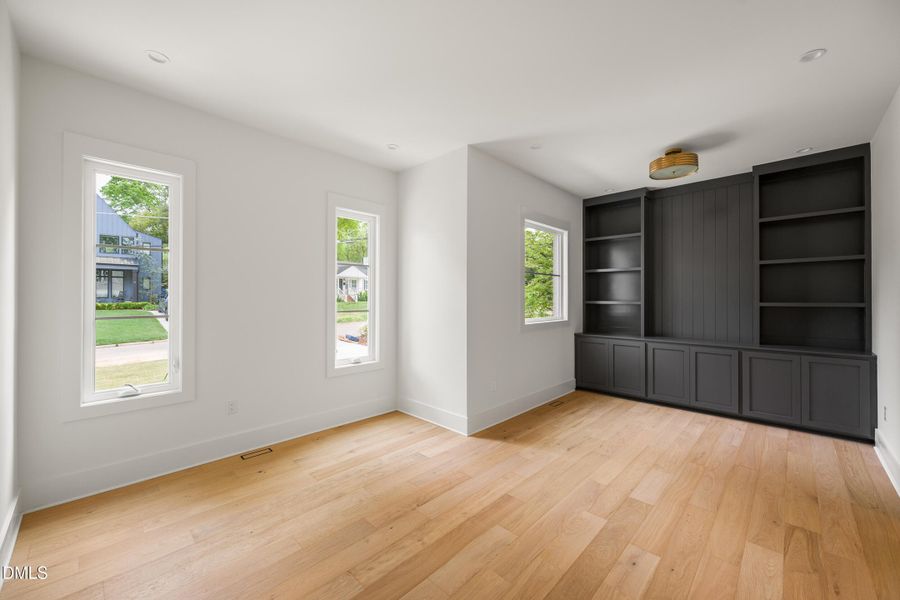 11 -2817 claremont rd, interior