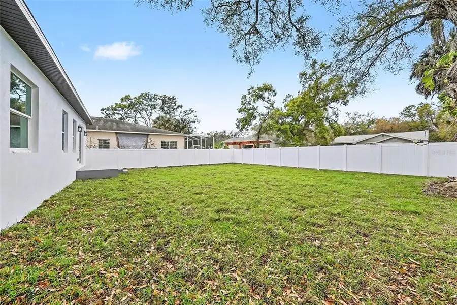 Exterior details and patio area of a home in , St. Petersburg (Image 3).
