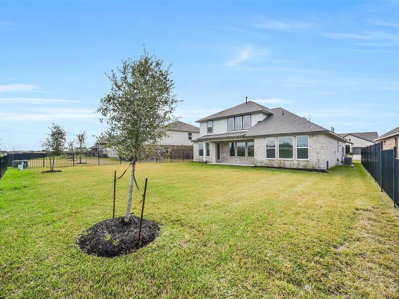 Exterior details and patio area of a home in Sierra Vista, Rosharon (Image 25).