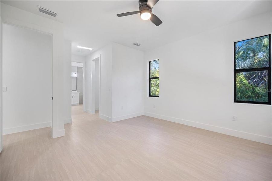 Spacious, unfurnished interior of a new home in , Rotonda West (Image 23).