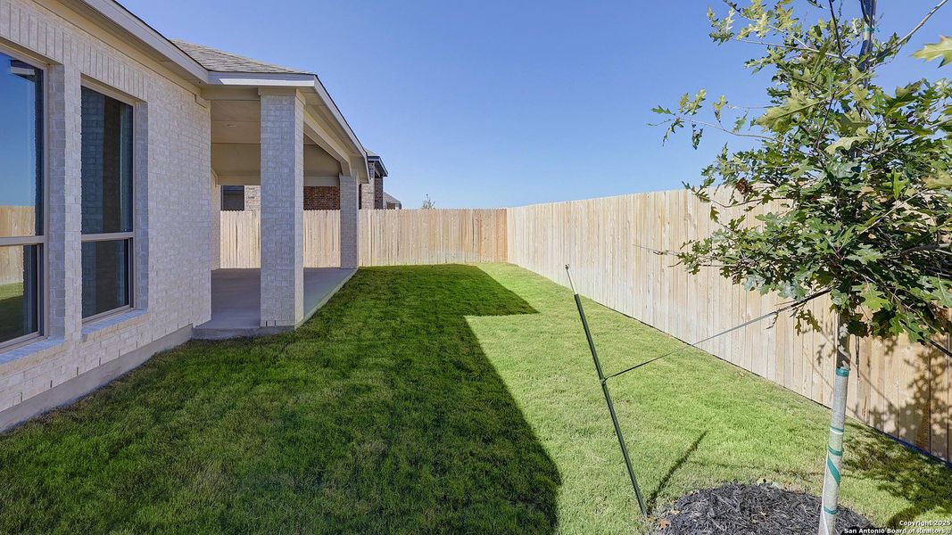 Exterior details and patio area of a home in Haby Hill 50', San Antonio (Image 4).