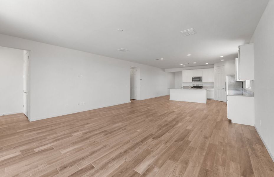 Spacious, unfurnished interior of a new home in Soleo, San Tan Valley (Image 15).