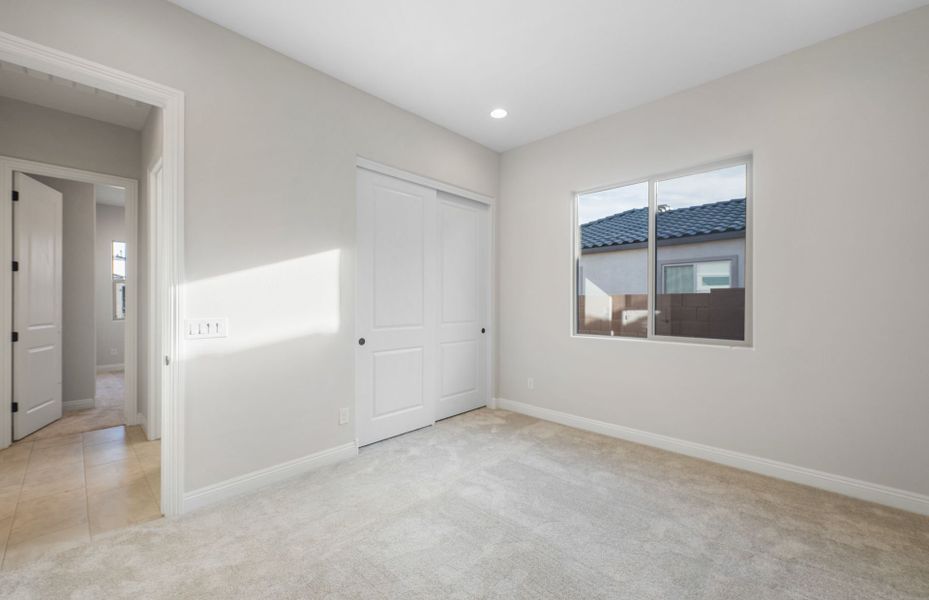 Spacious, unfurnished interior of a new home in Artisan at Asante, Surprise (Image 20).