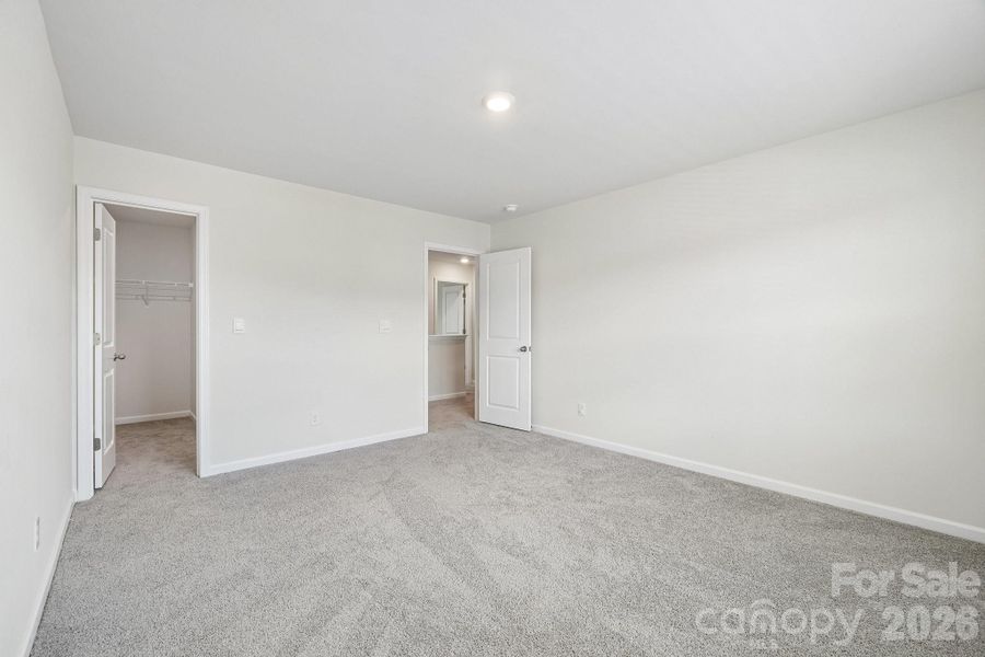 Spacious, unfurnished interior of a new home in Calvin Creek, Troutman (Image 19).