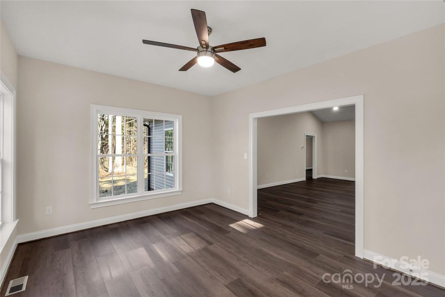 Spacious, unfurnished interior of a new home in , York (Image 26).