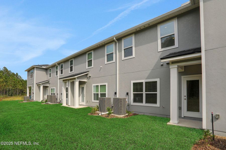 Front exterior of a new home in Atlantis Pointe, Middleburg, FL, highlighting curb appeal (Image 19).