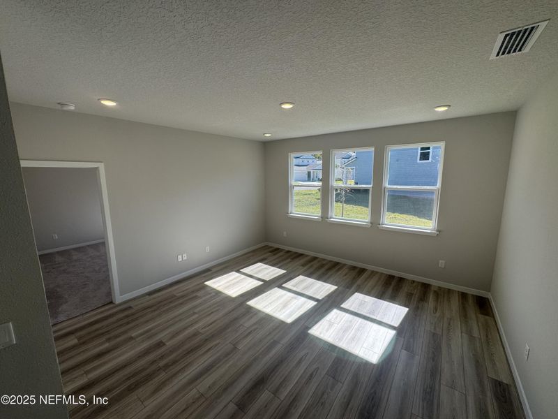 Spacious, unfurnished interior of a new home in Oak Creek Preserve, Jacksonville (Image 20). Spacious, unfurnished interior of a new home in Oak Creek Preserve, Jacksonville (Image 20).