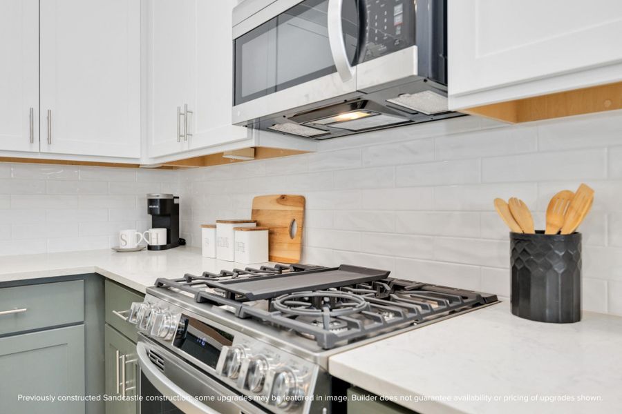 This upgraded LG appliance package includes a 5-burner gas range and built-in microwave-ideal for home chefs who want form and function.