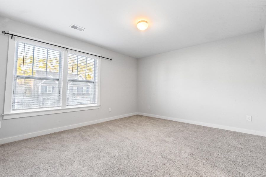 Spacious, unfurnished interior of a new home in , Summerville (Image 35).