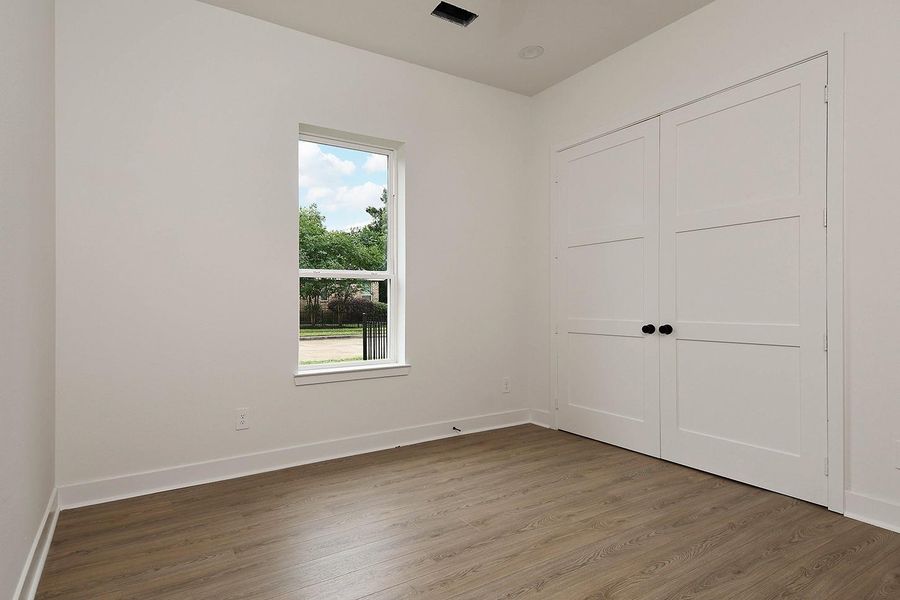 Spacious, unfurnished interior of a new home in , Conroe (Image 27).
