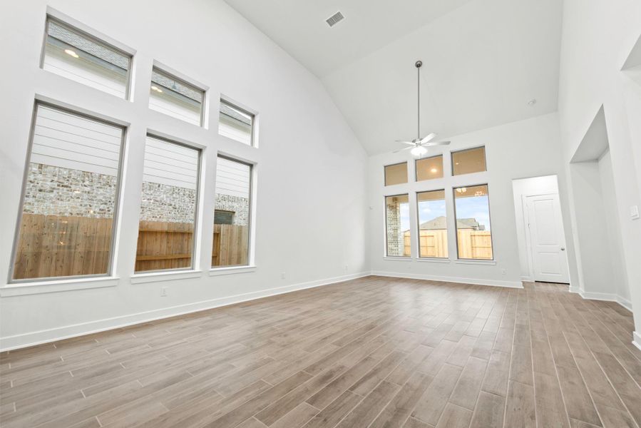 Representative image. Features, specifications, selections and colors may vary. Representative image. Features, specifications, selections and colors may vary.