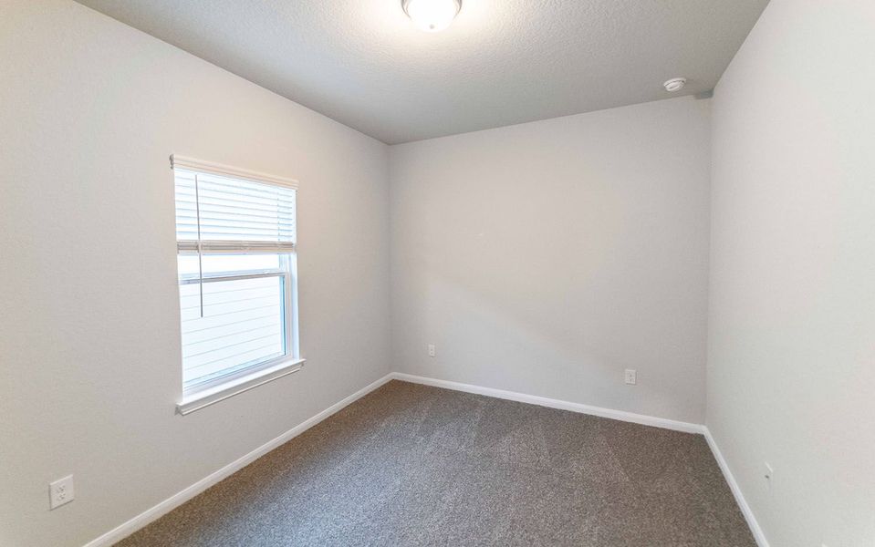 Spacious, unfurnished interior of a new home in Cloud Country, New Braunfels (Image 15).