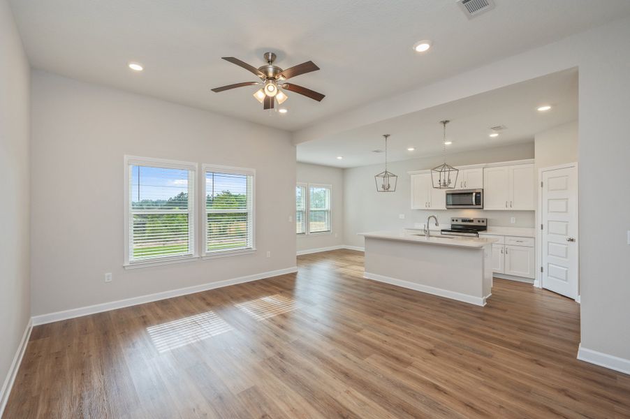 Spacious, unfurnished interior of a new home in Blossom Grove, Crestview (Image 19).