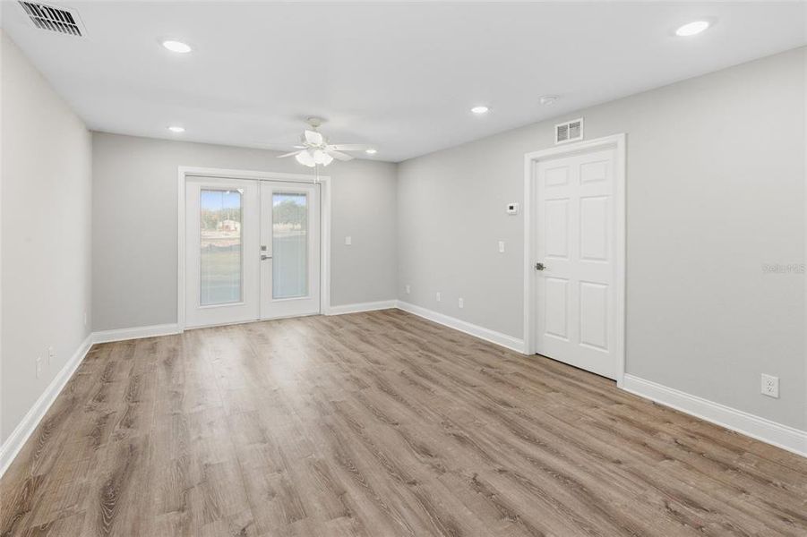 Spacious, unfurnished interior of a new home in , Frostproof (Image 20).