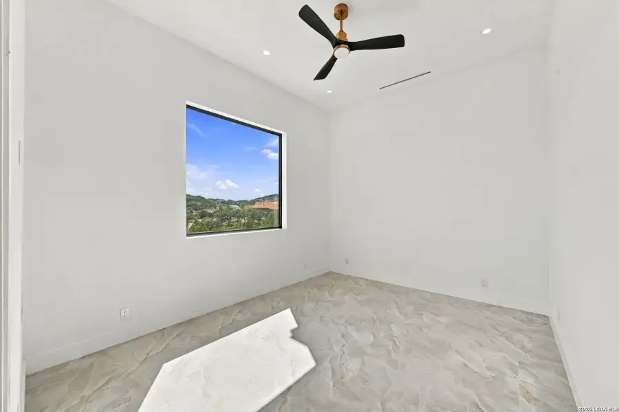 Spacious, unfurnished interior of a new home in , San Antonio (Image 87).