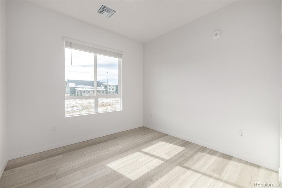 Spacious, unfurnished interior of a new home in Gateway Commons, Denver (Image 14).