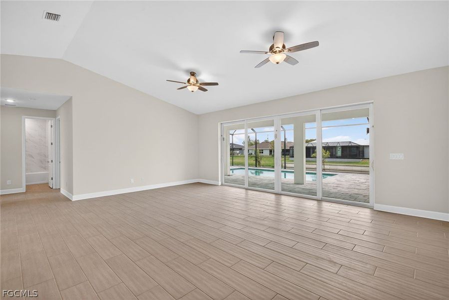 Spacious, unfurnished interior of a new home in Cape Coral, Cape Coral (Image 19).