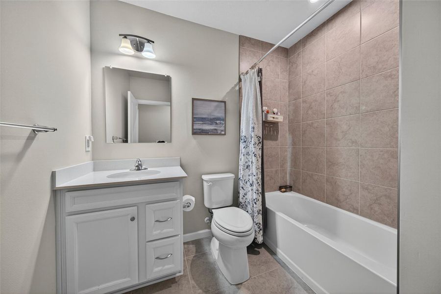 Furnished interior view inside a new home in , Port St. Lucie (Image 12).