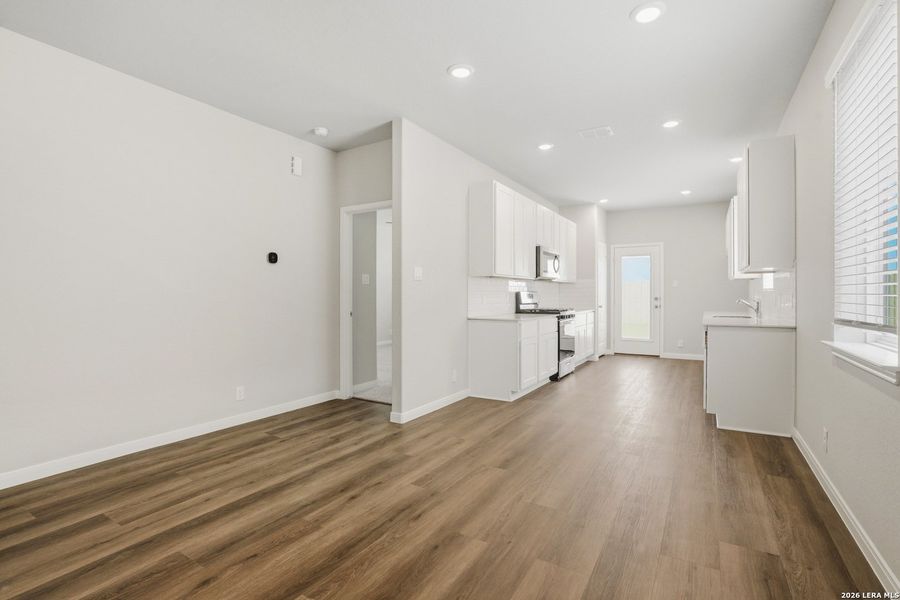 Spacious, unfurnished interior of a new home in Dauer Ranch, New Braunfels (Image 18). Spacious, unfurnished interior of a new home in Dauer Ranch, New Braunfels (Image 18).