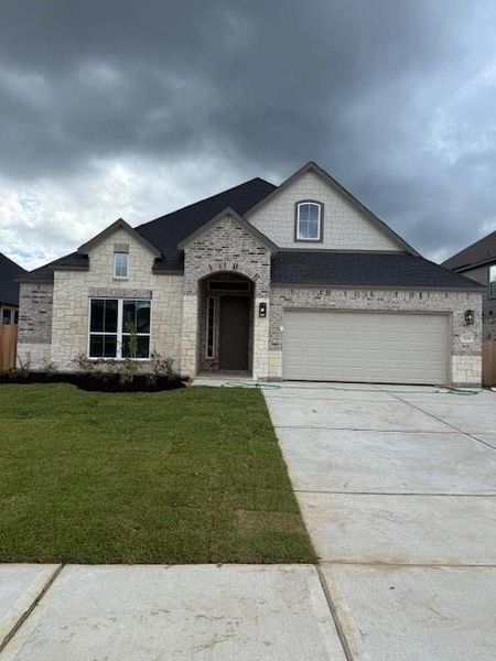Exterior details and patio area of a home in Barton Creek Ranch, Conroe (Image 4). Exterior details and patio area of a home in Barton Creek Ranch, Conroe (Image 4).