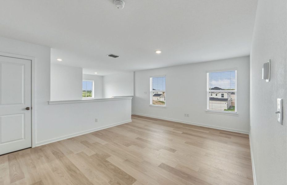 Spacious, unfurnished interior of a new home in Sunfield, Buda (Image 33). Spacious, unfurnished interior of a new home in Sunfield, Buda (Image 33).