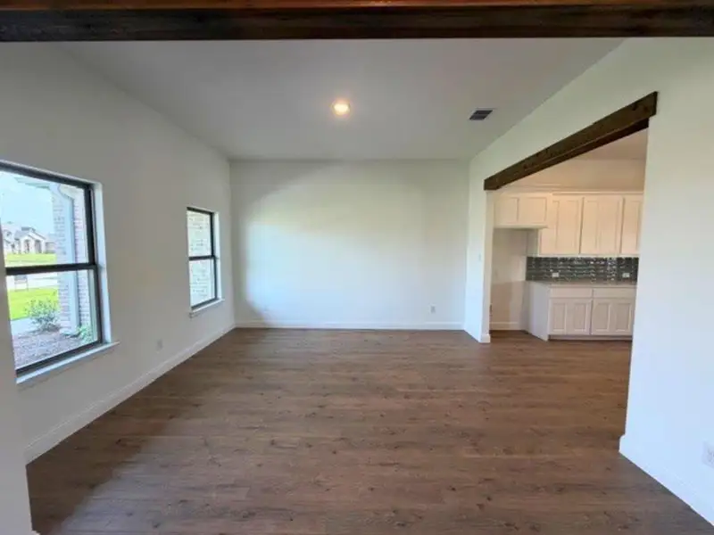 Spacious, unfurnished interior of a new home in , Sanger (Image 23).