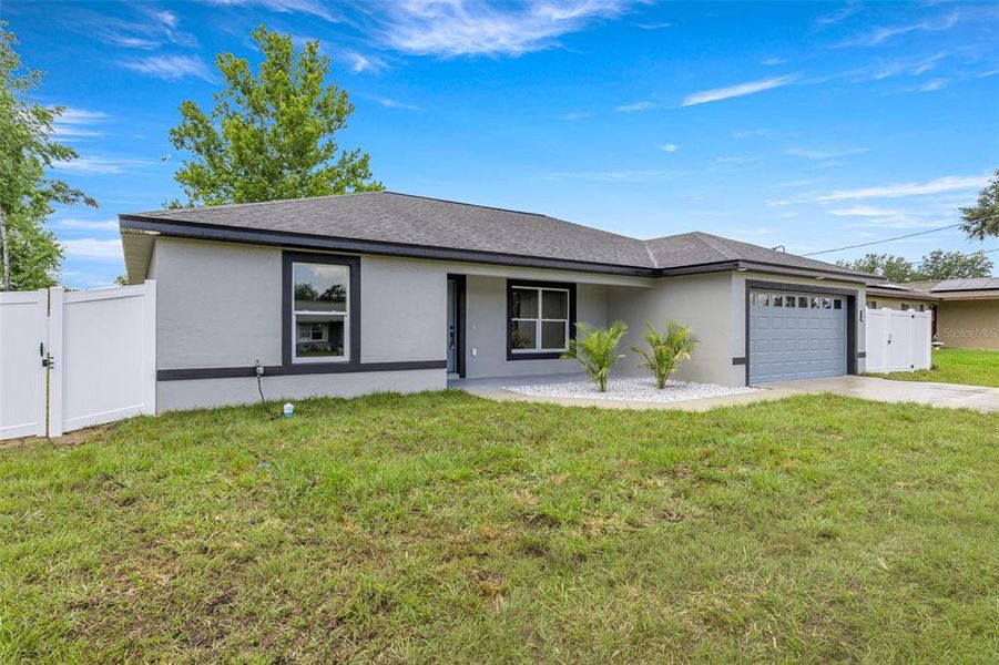 Exterior details and patio area of a home in , Ocala (Image 17).