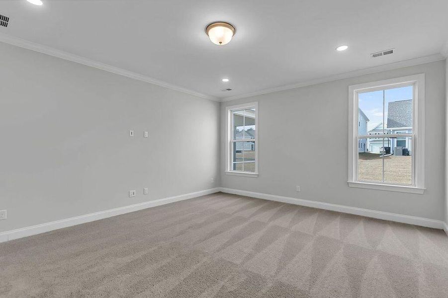 Spacious, unfurnished interior of a new home in Kings River Preserve, Hollywood (Image 35).