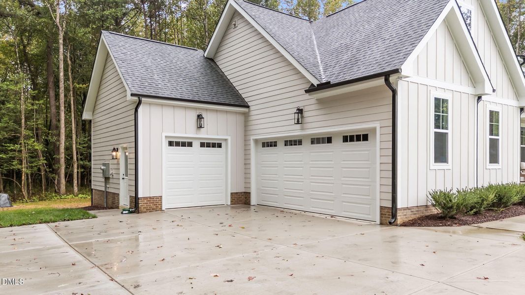 3 Car Garage (2)