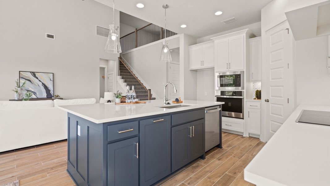 Representative furnished interior of a home built from the 2713F by Perry Homes in Mandarin Grove, Palmetto (Image 9).