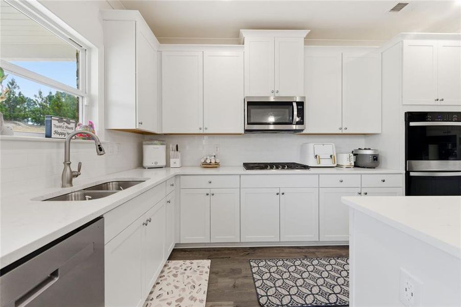 Furnished interior view inside a new home in Water Oak Estates, Lawrenceville (Image 12).